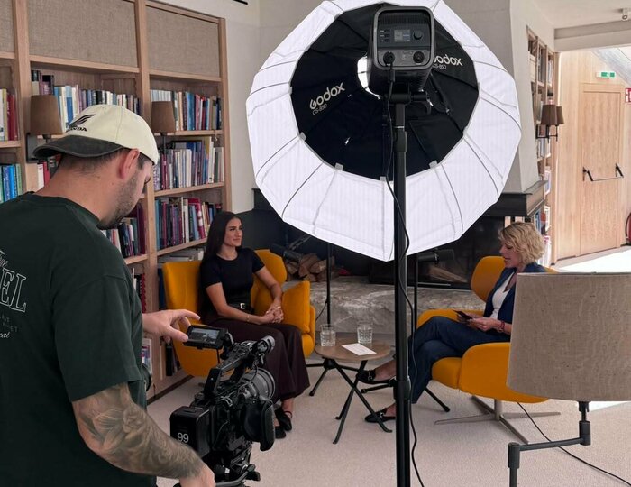 Kamerateam beim Dreh eines Interviews im Hotel Hochschober auf der Turracher Höhe. Kamerateam beim Dreh eines Interviews im Hotel Hochschober auf der Turracher Höhe.