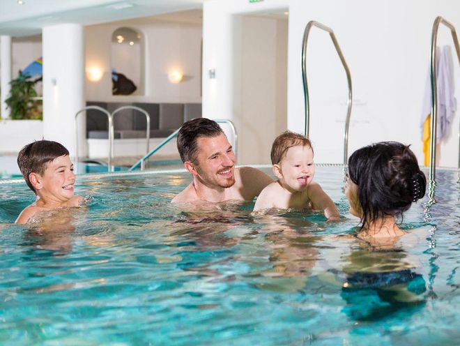 Badespaß für die ganze Familie im Hotel Hochschober Schwimmbad