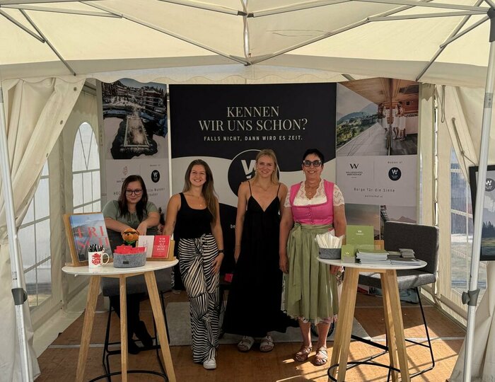 Messestand der Best Alpine Wellness Hotels mit dem Hotel Hochschober und dem Warther Hof bei der HOME & GARDEN in Stuttgart.