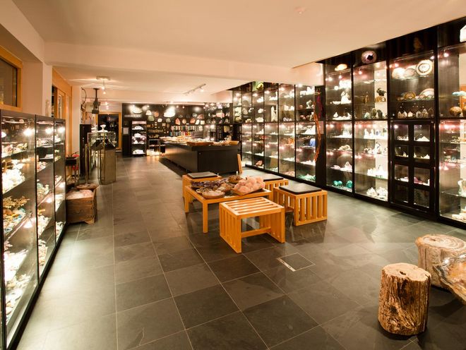Edelsteine und Kristalle im Shop als perfektes Alpen-Souvenir