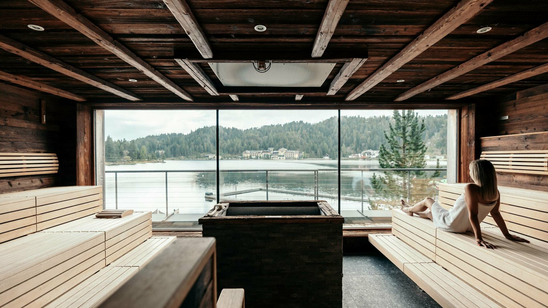 Wellnesshotel in Kärnten: Saunen mit Seeblick erleben 