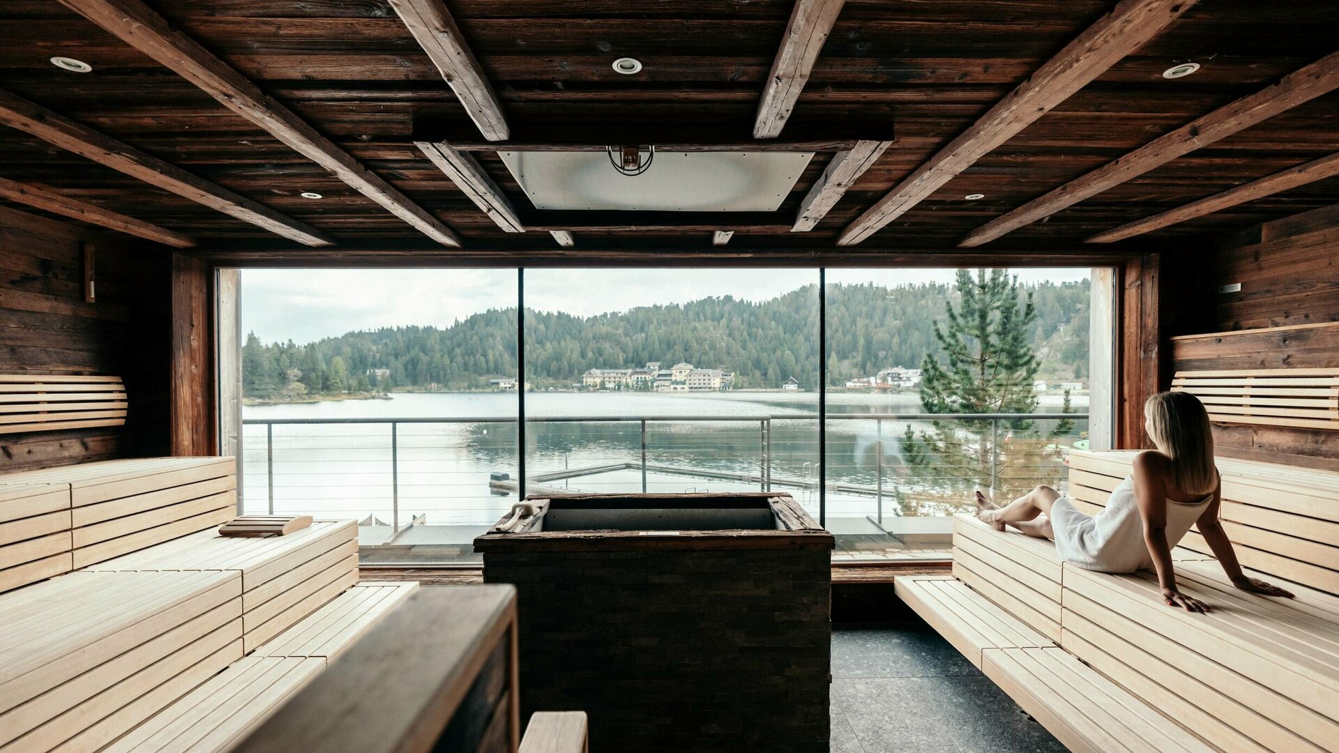 Wellnesshotel in Kärnten: Saunen mit Seeblick erleben 