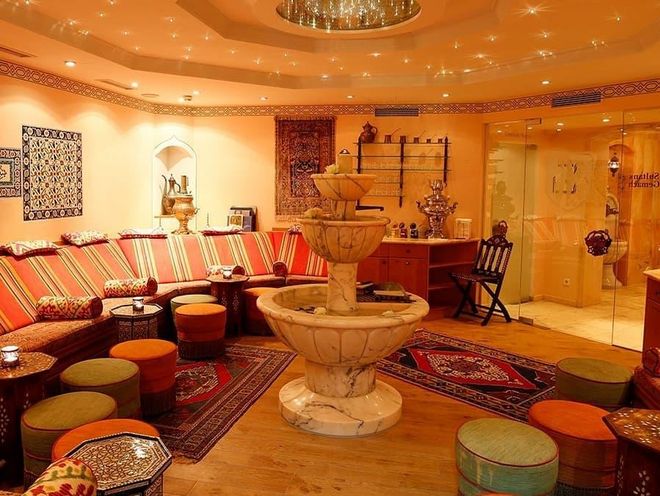 Ein gemütlicher Raum mit orientalischem Flair