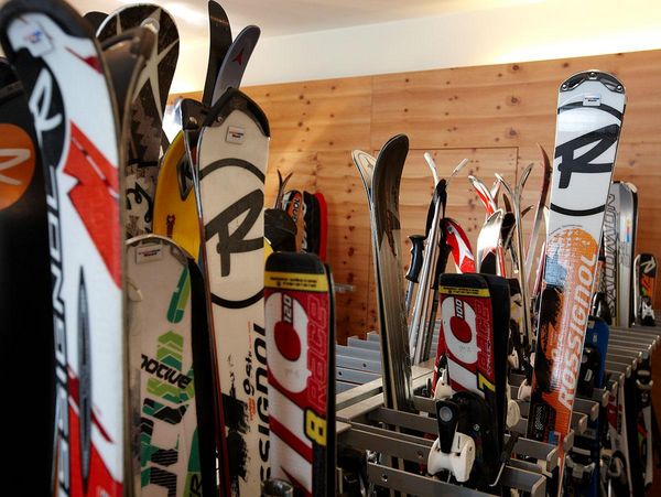 Im Winter bietet das Hotel Hochschober seinen Skiservice direkt im Basislager an