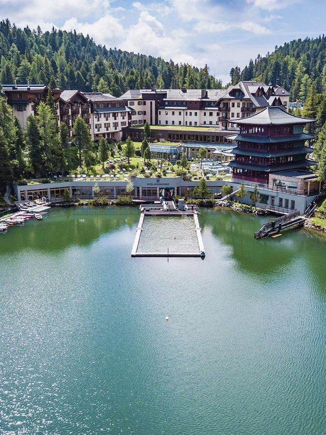 Das Hotel am See mit immer warmem See-Bad