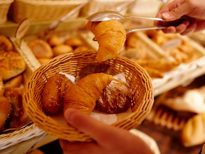 Eine große Auswahl an selbstgemachtem Brot und Marmeladen, regionale Wurst- und Käsespezialitäten uvm. 